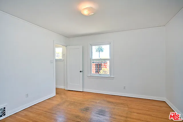 2035 Selby Ave — Photo 14