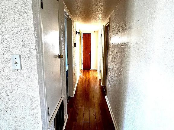 3rd image of 904 Poplar St