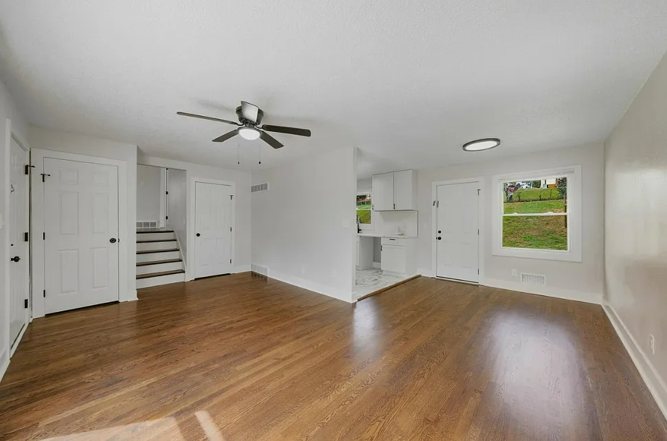 3 bed, 1097 sqft, $1,799 — Photo 2