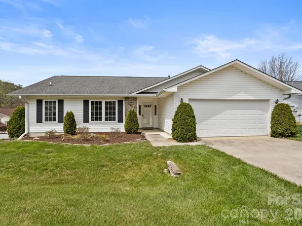 551 Woodfield Ln, Hendersonville, NC 28791