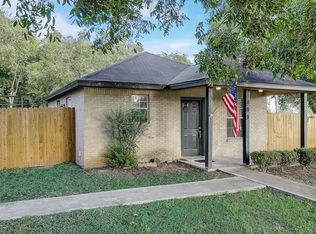 202 Lee St, Smithville, TX 78957