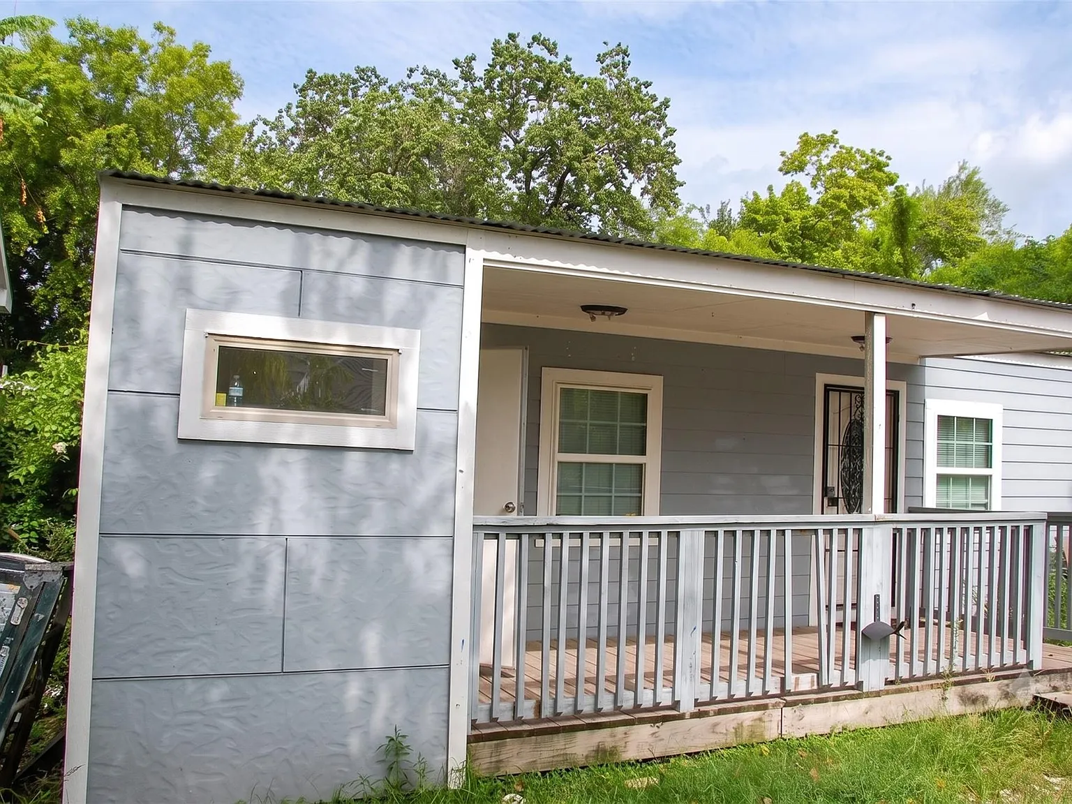 2 bed, 2.0 bath, 744 sqft, $1,350 — Photo 1