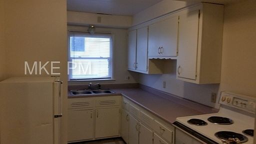 2nd image of 829 Park Ave APT 3