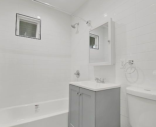 5th image of 1014 E 213th St