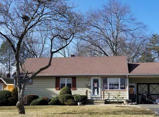 451 Oregon St, Paramus, NJ 07652