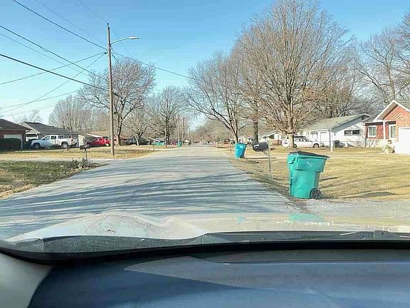 5th image of 904 E Smith St