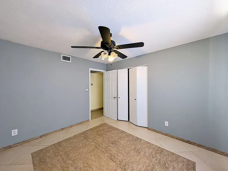 3848 W North Ln — Photo 28