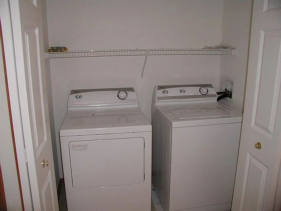 3rd image of 2647 Yellowstone Dr
