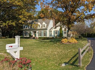 2072 Lexington Rd, Libertyville, IL 60048