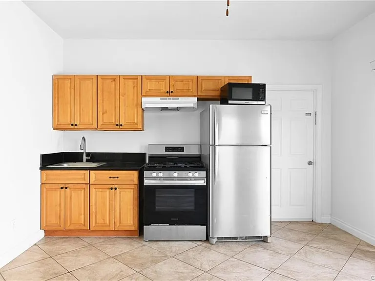 426 Grant St #2 — Photo 5