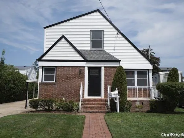 1533 Falmouth Avenue, New Hyde Park, NY 11040