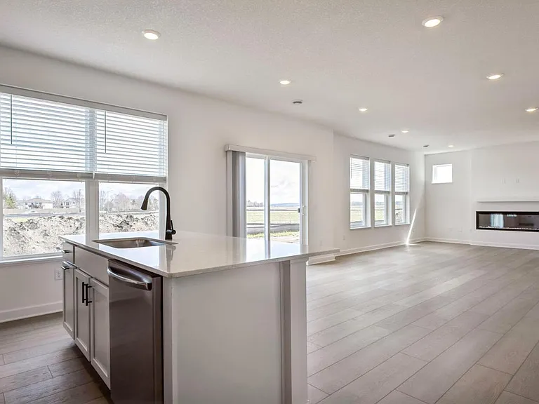 2529 Green Ash Ave — Photo 5
