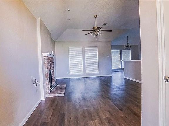 4th image of 6005 Acapulco Dr