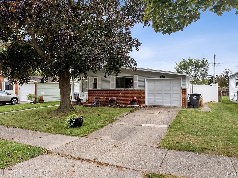 1st image of 444 Forest St