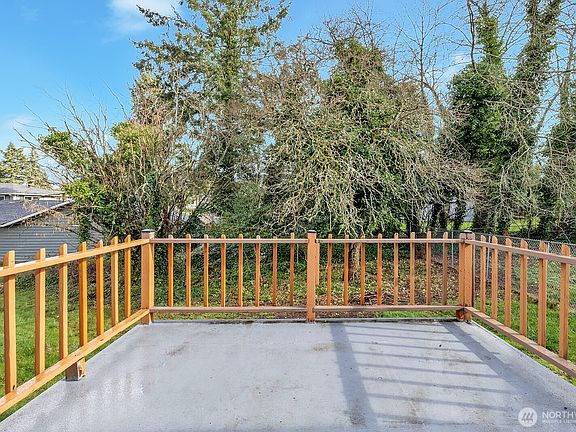 3rd image of 2509 58th Avenue NE
