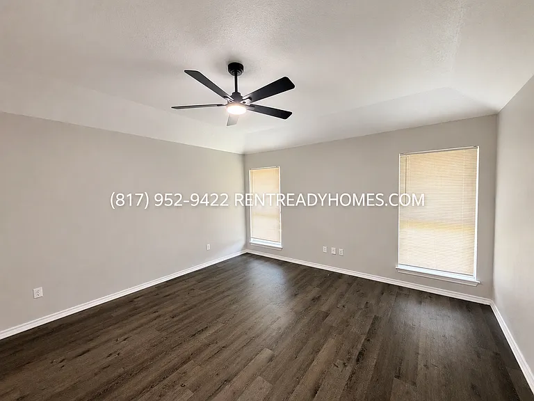 120 Clover Ln — Photo 3