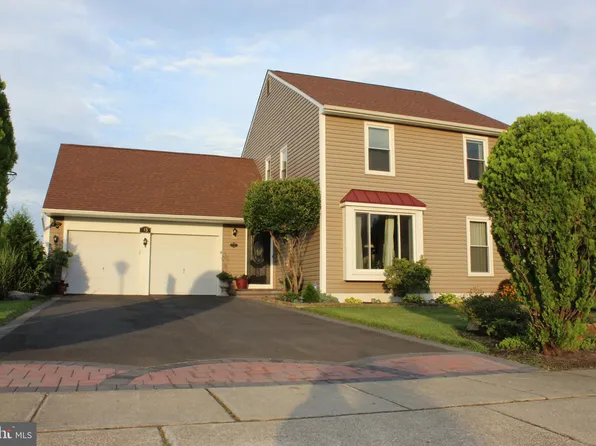 45 N Kingscroft Dr, Bear, DE 19701