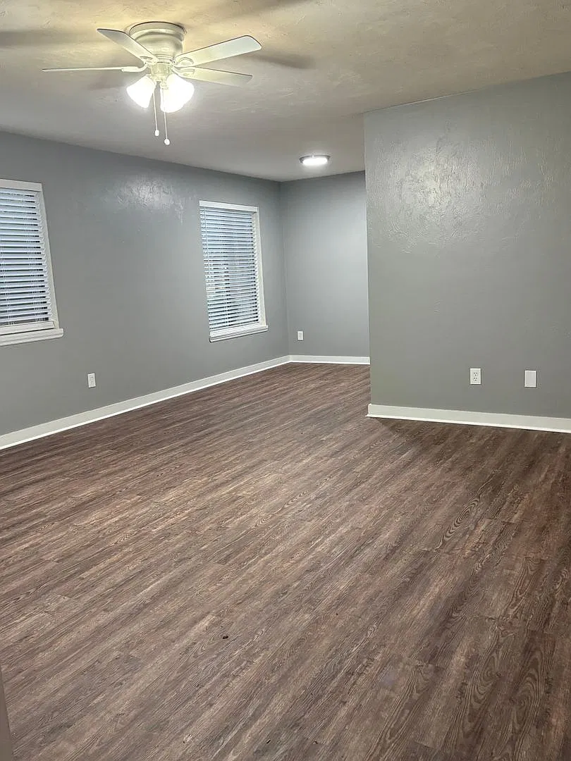 Downstairs 2bed/1ba off Park Ave — Photo 2