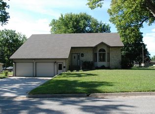 312 Walnut St, Seneca, KS 66538