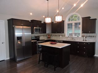 548 Pittston Ave, Dupont, PA 18641