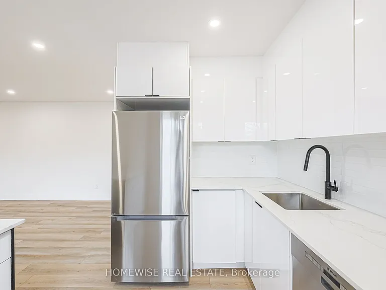 383 Spadina Rd #2 — Photo 3