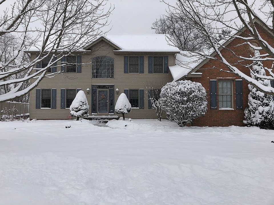 1st image of 910 Park Village Dr