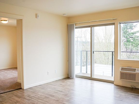 4th image of 1650 SE Harold St #11