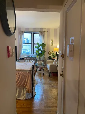 Rented by MAPT Residential LLC | media 16