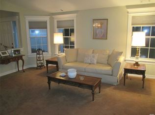 15 Amagansett Ct, Ridge, NY 11961