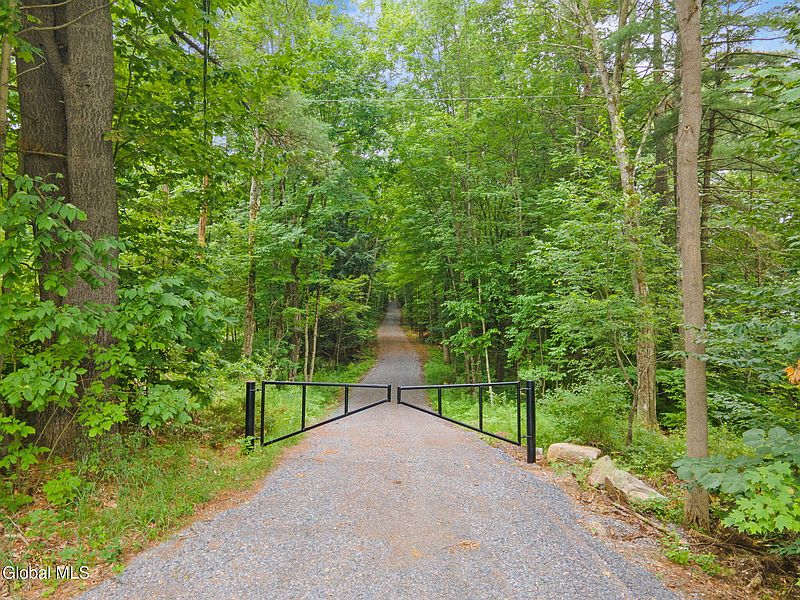 2nd image of L21 Call Street