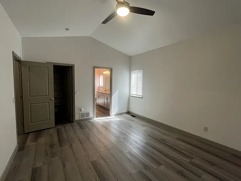 317 Victoria St — Photo 25