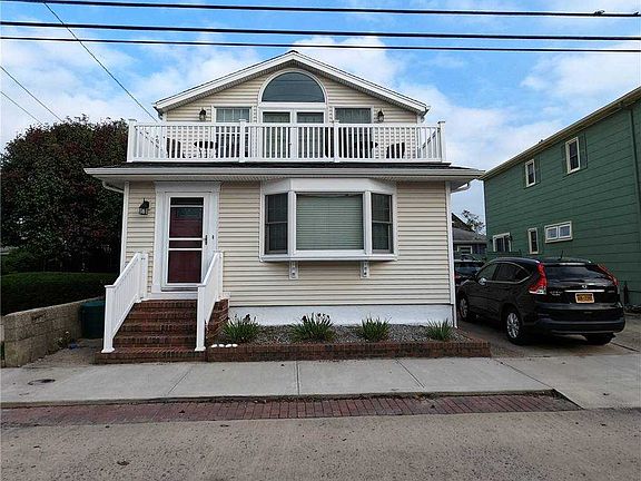 2nd image of 70 Garden City Ave