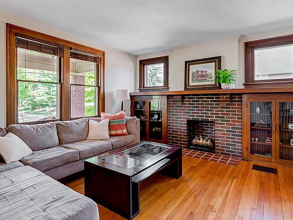 3rd image of 2934 Indianola Ave