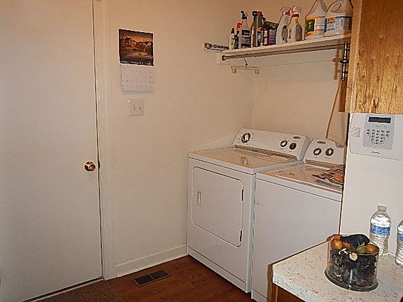 2nd image of 530 Avent St