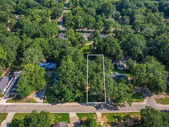 5th image of 1015 H Davis St