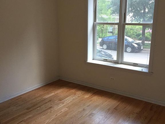 5th image of 3706 N Kenmore Ave #1