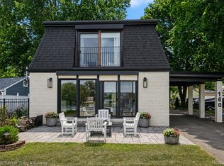 160 E Shore Dr, Whitmore Lake, MI 48189
