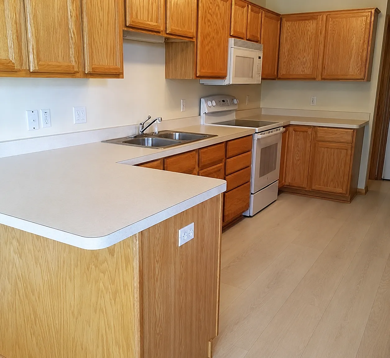 2 bed, 1.5 bath, 1452 sqft, $2,095 — Photo 4
