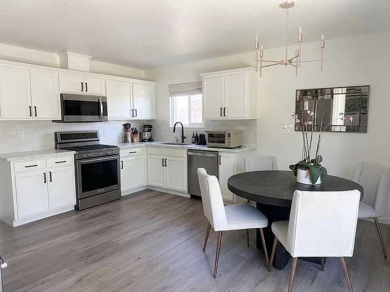 9205 Castlemont Cir — Photo 3