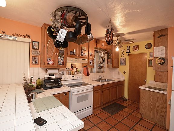 2nd image of 805 NE 40th St