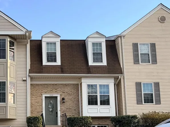 203 Autumn Flower Ln, Gaithersburg, MD 20878
