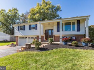10 Bel Aire Dr, Morrisville, PA 19067