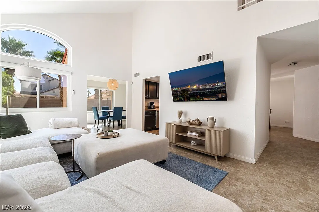 4 bed, 3.0 bath, 2074 sqft, $2,800 — Photo 3