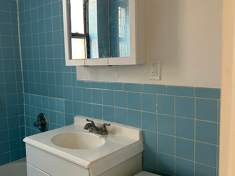 823 52nd St #3A — Photo 10