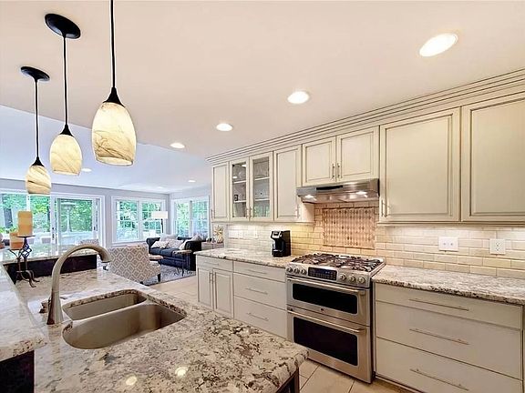 3rd image of 2237 Chimney Springs Dr