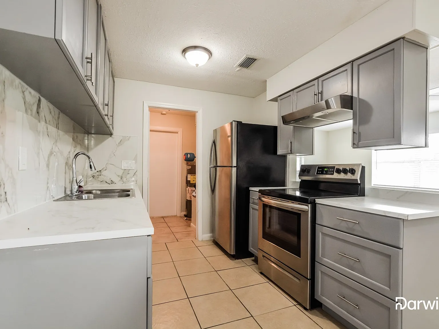 3 bed, 2.5 bath, 1295 sqft, $1,599 — Photo 2