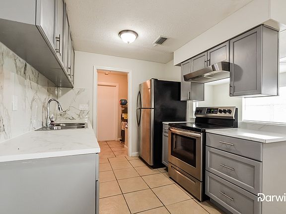 2nd image of 15049 SW 35th Cir