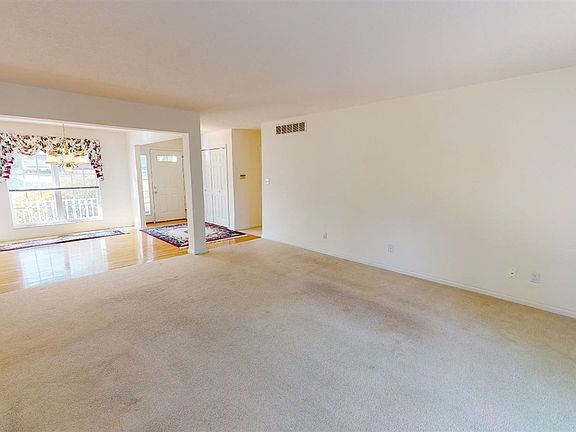 3rd image of 19 Ascot Ct