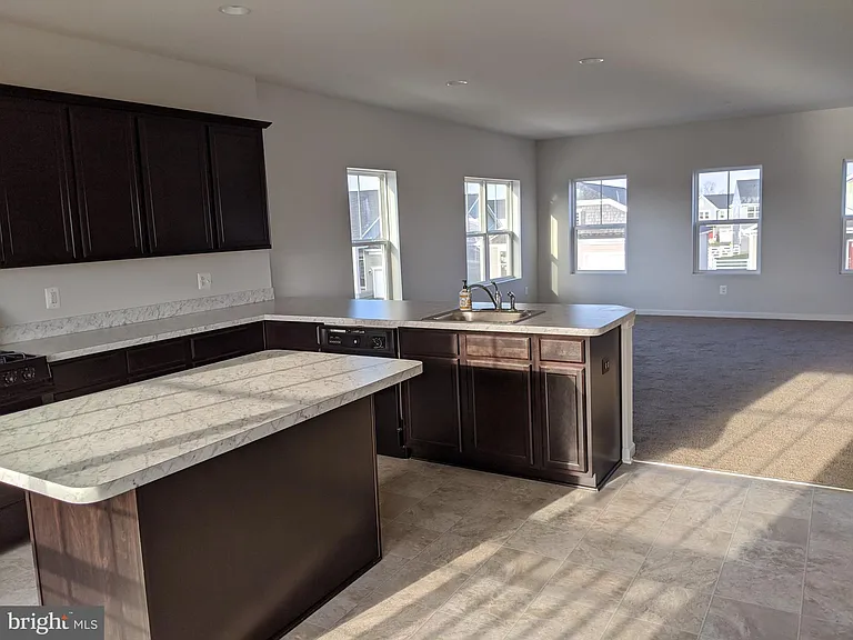 224 Parkland Dr — Photo 12