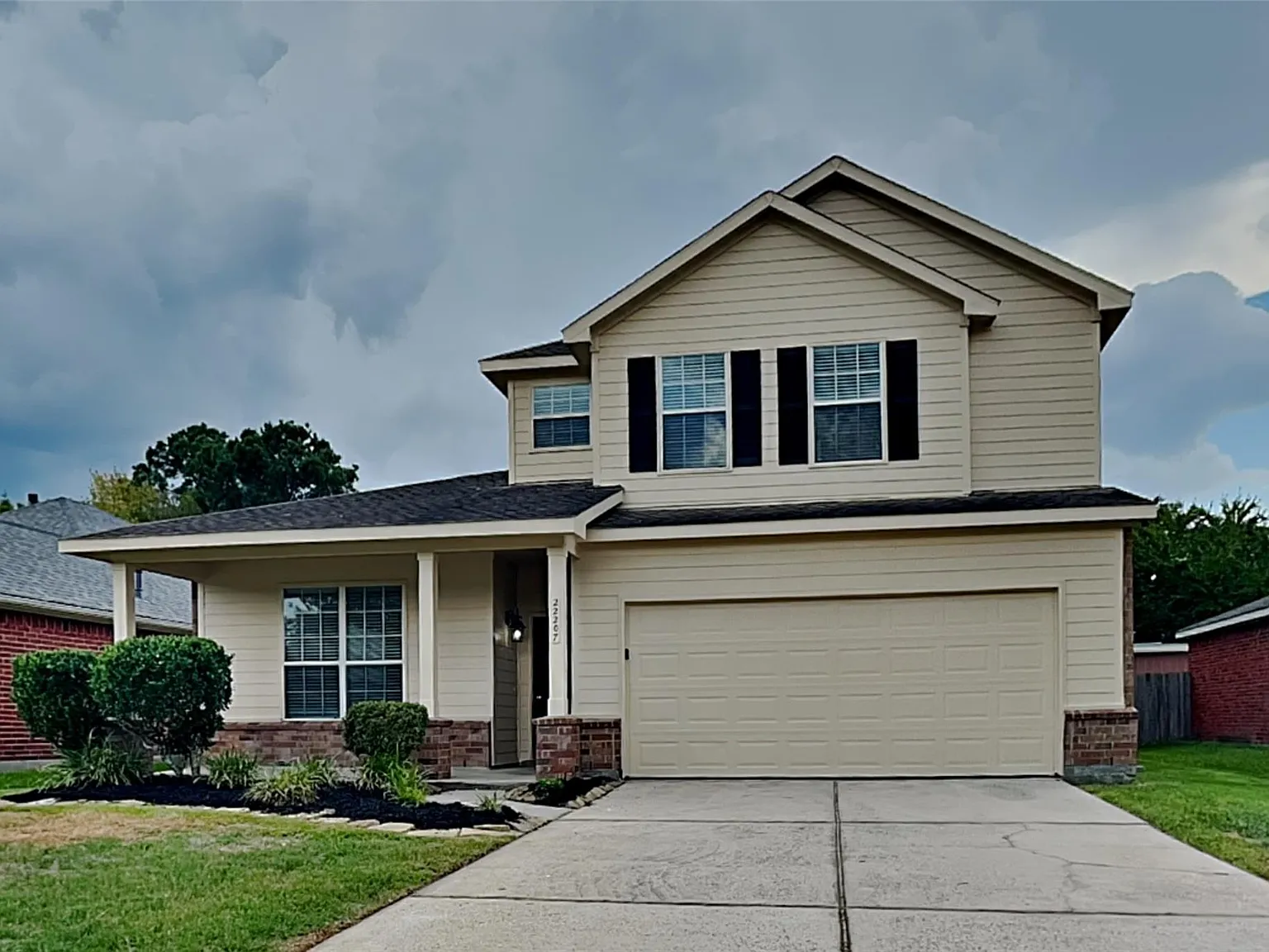 5 bed, 2.5 bath, 2667 sqft, $2,400 — Photo 1